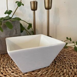 Crate & Barrel White Square Cereal Soup Bowl 4 5/8”x 4 5/8” Discontinued EUC!